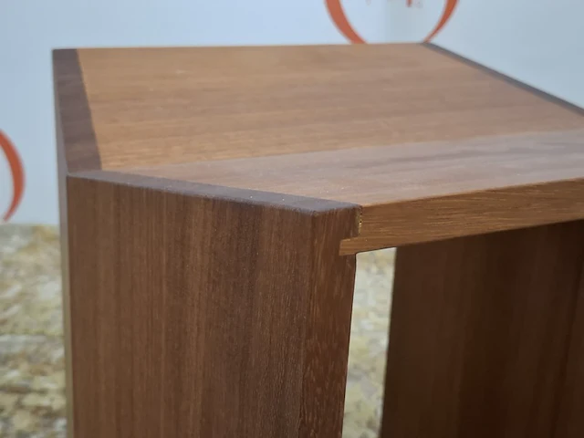 Design krukje , leonard kadid, lemon, athens iroko wood - afbeelding 5 van  6