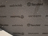 Design loungestoel, tacchini , kelly, zwart wit gestoffeerd, goudkleurige poten - afbeelding 10 van  10