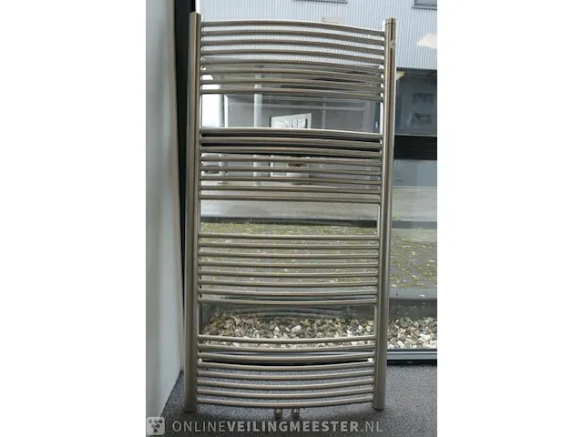 Design radiator sanox, gebogen, rvs-geborsteld - afbeelding 2 van  4