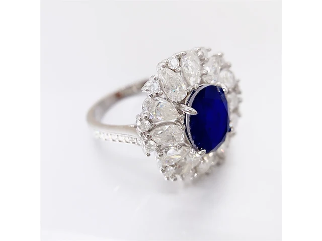 Design ring met briljanten, peer vorm briljanten en een grote saffier blauwe ovaal - afbeelding 4 van  10