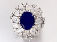 Design ring met briljanten, peer vorm briljanten en een grote saffier blauwe ovaal - afbeelding 5 van  10
