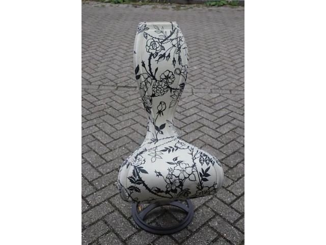 Design stoel met bloemmotief - afbeelding 1 van  3