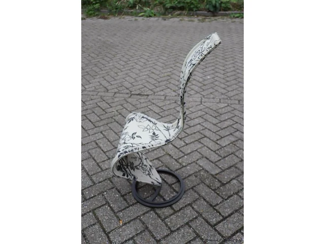 Design stoel met bloemmotief - afbeelding 2 van  3