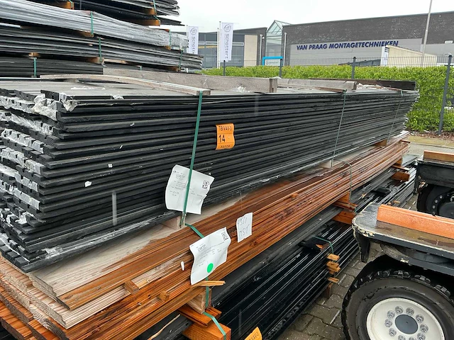 Design tripple deens profiel zwart gespoten 22x142mm, lengte 360cm (135x) - afbeelding 2 van  3