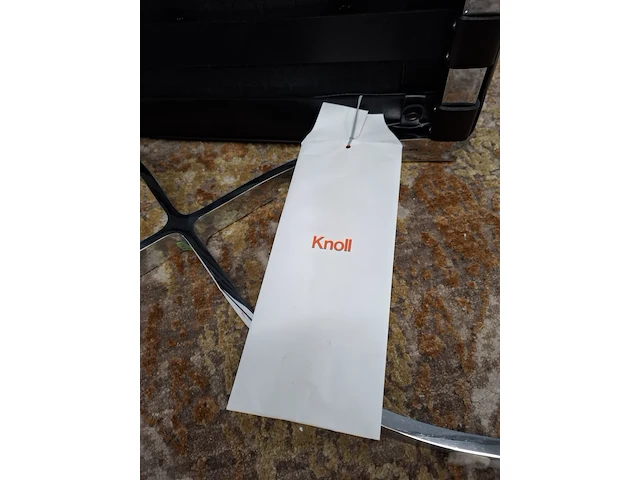 Design voetenstoel knoll studio, ludwig mies van der rohe collection, barcelona stool, zwart - afbeelding 9 van  10