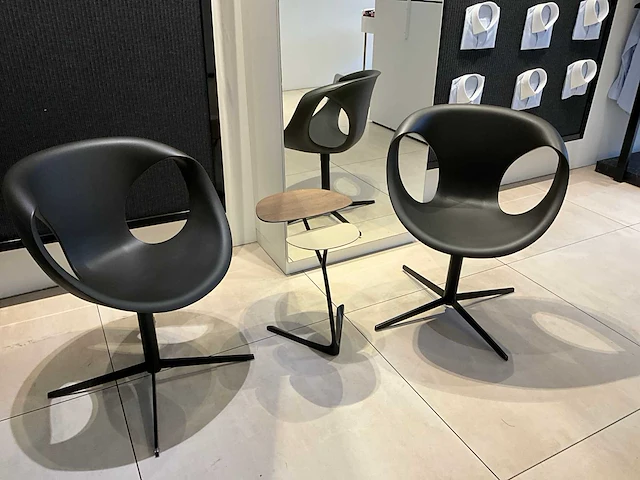 Design wachtruimte meubilair 2 stoelen en tafel - afbeelding 1 van  3