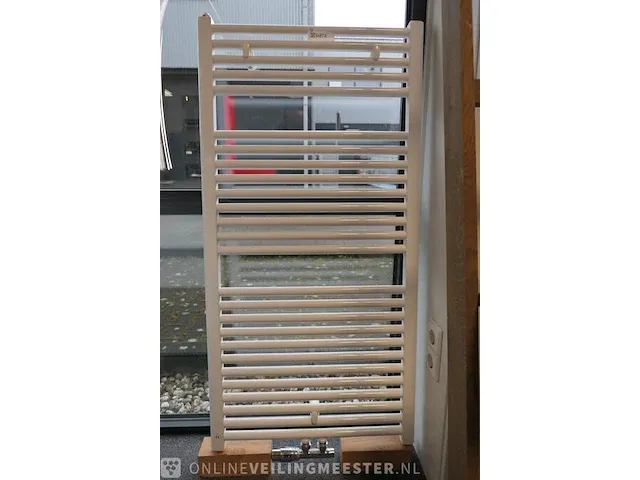 Designradiator sanox, wit ral 9016 - afbeelding 1 van  3