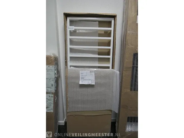 Designradiator vasco, bathline, ral 9016 - afbeelding 1 van  3