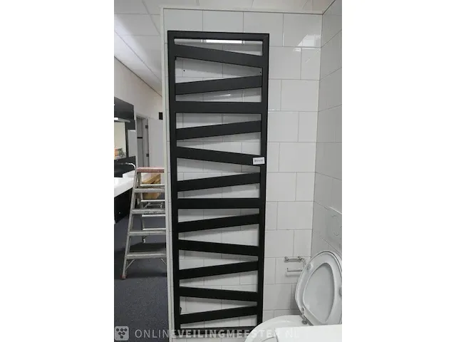 Designradiator zehnder, ribbon, mat zwart - afbeelding 1 van  5