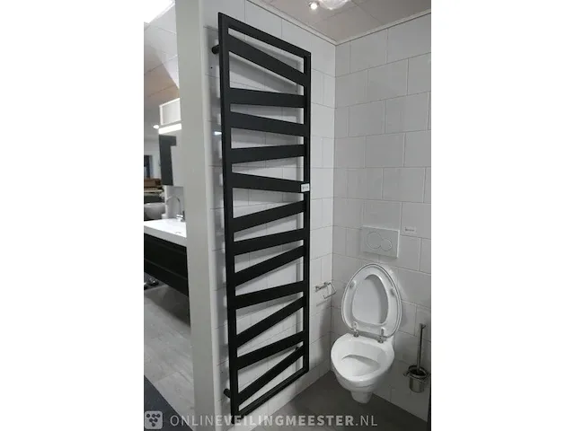 Designradiator zehnder, ribbon, mat zwart - afbeelding 2 van  5
