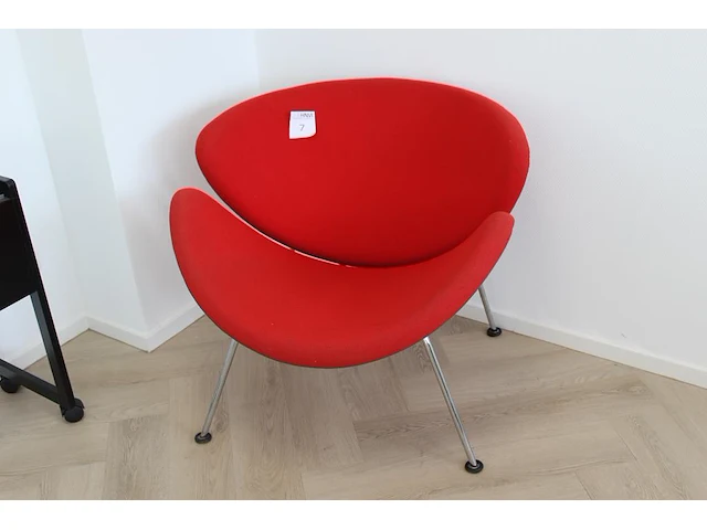 Designstoel artifort orange slice pierre paulin, rood gestoffeerd. - afbeelding 1 van  6