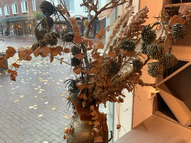 Designvaas met decoratie - afbeelding 7 van  7