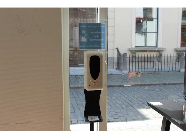 Desinfectiedispencer op statief met hoogte 160 cm. - afbeelding 1 van  2