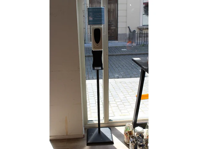 Desinfectiedispencer op statief met hoogte 160 cm. - afbeelding 2 van  2