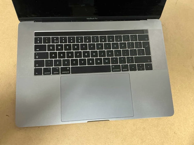 Desktop - apple - a1707 - i7-7820hq - afbeelding 2 van  6