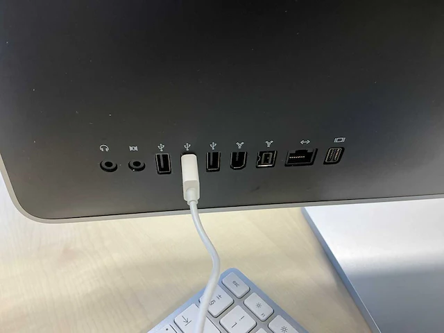 Desktop - apple - imac7,1 - afbeelding 4 van  4