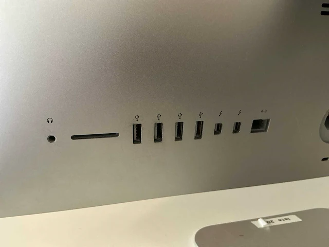 Desktop - apple inc. - imac14,3 - afbeelding 3 van  3