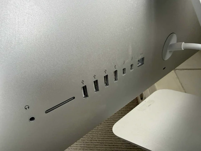 Desktop - apple inc. - imac14,3 - afbeelding 4 van  4