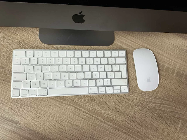 Desktop - apple inc. - imacpro1,1 - afbeelding 2 van  5