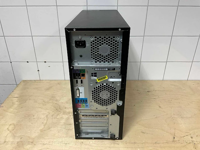 Desktop - hp - z240 - i7-7700k - afbeelding 3 van  3