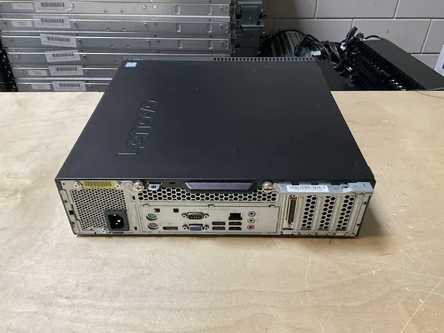 Desktop - lenovo - thinkcentre m700 - afbeelding 2 van  2
