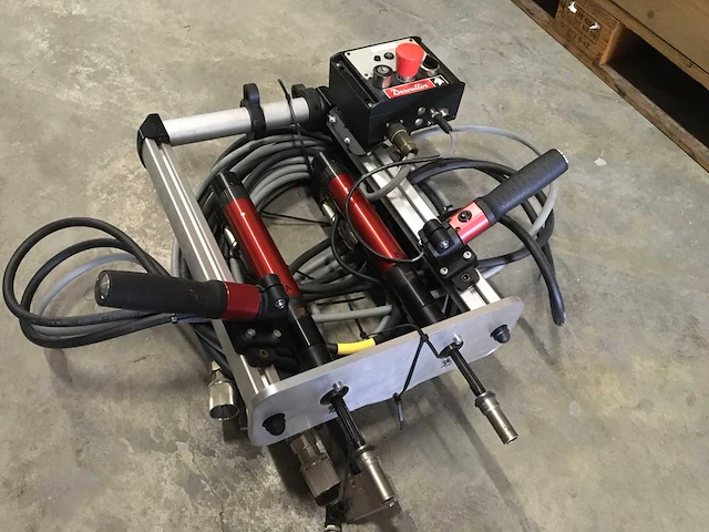 Desoutter twin elektrische schroevendraaier rig & controller - afbeelding 1 van  9
