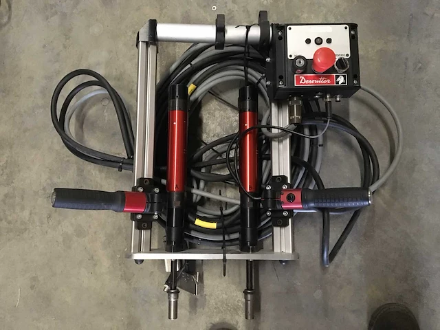 Desoutter twin elektrische schroevendraaier rig & controller - afbeelding 2 van  9