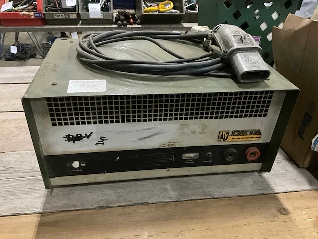 Deta acculader 24 volt - afbeelding 1 van  4