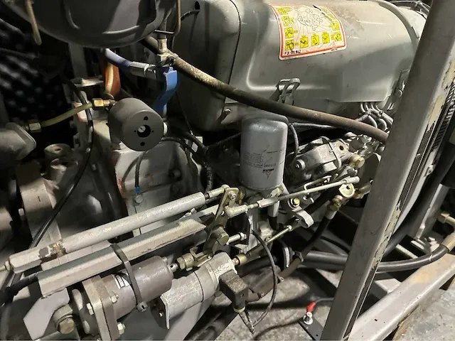 Deutz 3-cilinder f3-6l912 compressor met demag/pokorny luchtpomp - afbeelding 2 van  18