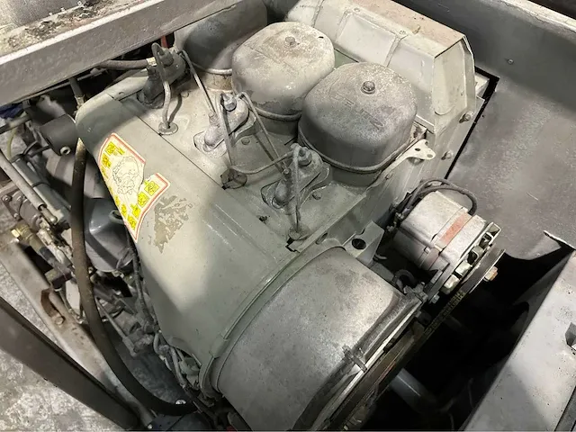 Deutz 3-cilinder f3-6l912 compressor met demag/pokorny luchtpomp - afbeelding 4 van  18