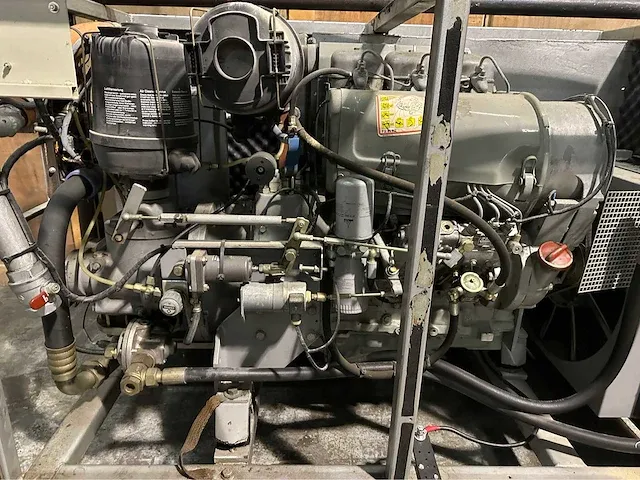 Deutz 3-cilinder f3-6l912 compressor met demag/pokorny luchtpomp - afbeelding 6 van  18