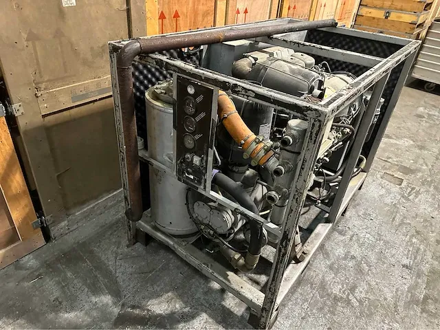 Deutz 3-cilinder f3-6l912 compressor met demag/pokorny luchtpomp - afbeelding 9 van  18