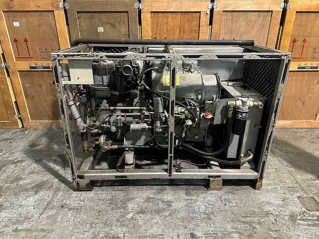 Deutz 3-cilinder f3-6l912 compressor met demag/pokorny luchtpomp - afbeelding 10 van  18