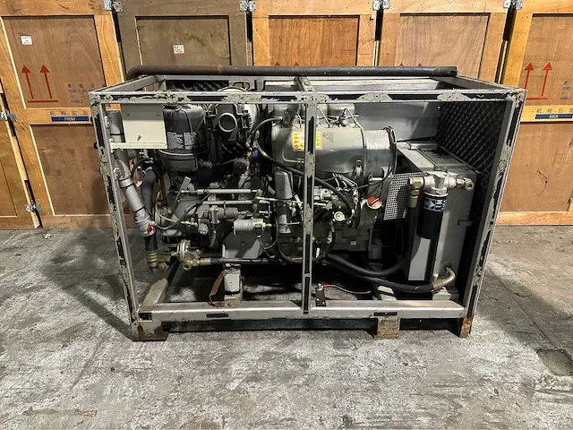 Deutz 3-cilinder f3-6l912 compressor met demag/pokorny luchtpomp - afbeelding 1 van  18
