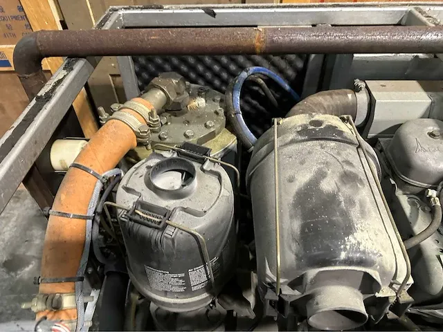 Deutz 3-cilinder f3-6l912 compressor met demag/pokorny luchtpomp - afbeelding 11 van  18
