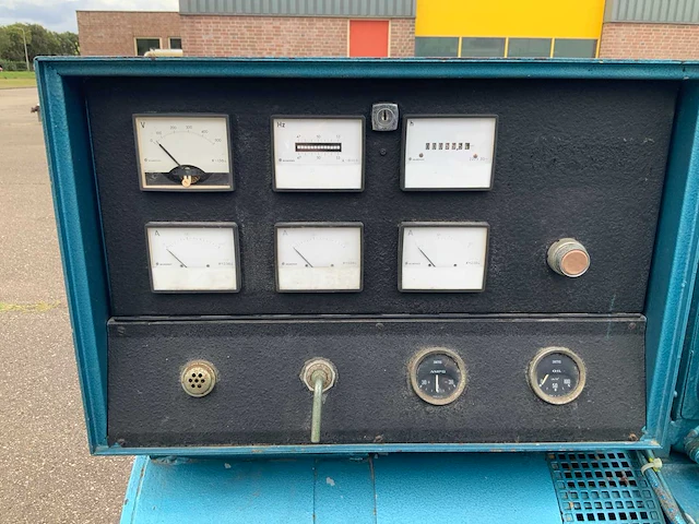 Deutz f4l514 noodstroomaggregaat - afbeelding 3 van  15