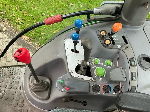 Deutz-fahr agrotron 100 lustrum vierwielaangedreven landbouwtractor - afbeelding 34 van  41