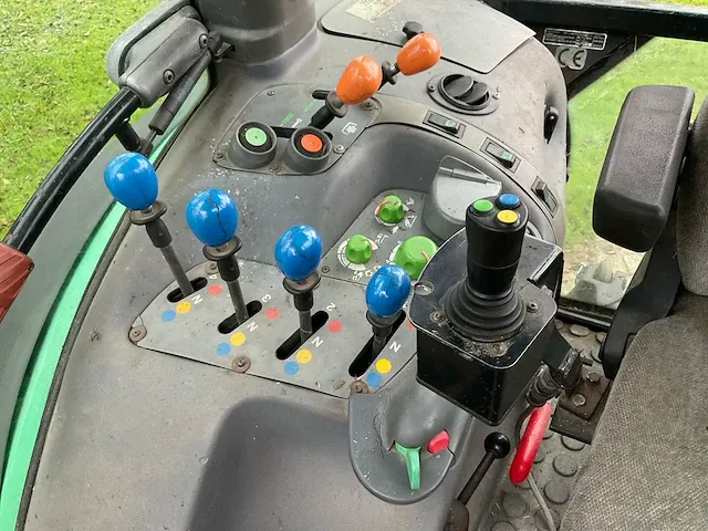 Deutz-fahr agrotron 120 vierwielaangedreven landbouwtractor - afbeelding 31 van  40