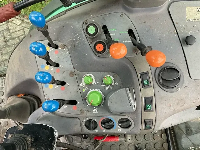 Deutz-fahr agrotron 120 vierwielaangedreven landbouwtractor - afbeelding 33 van  40