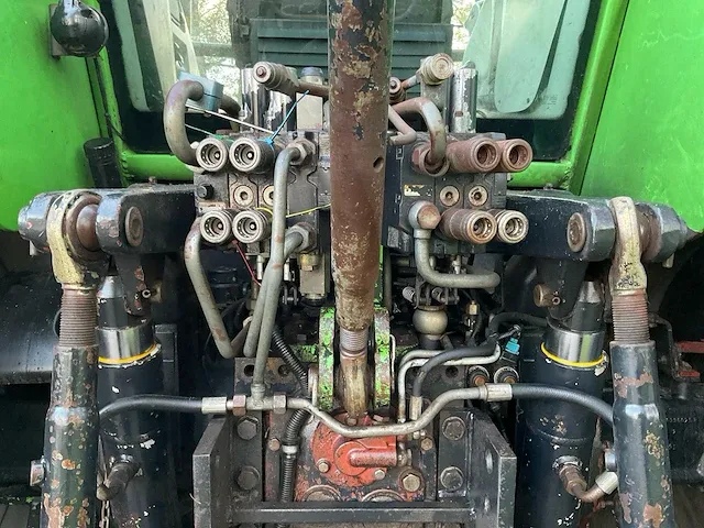 Deutz-fahr agrotron 6.00 tt vierwielaangedreven landbouwtractor - afbeelding 15 van  33