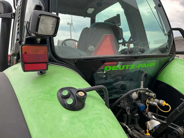 Deutz-fahr agrotron 85 vierwielaangedreven landbouwtractor - afbeelding 6 van  29
