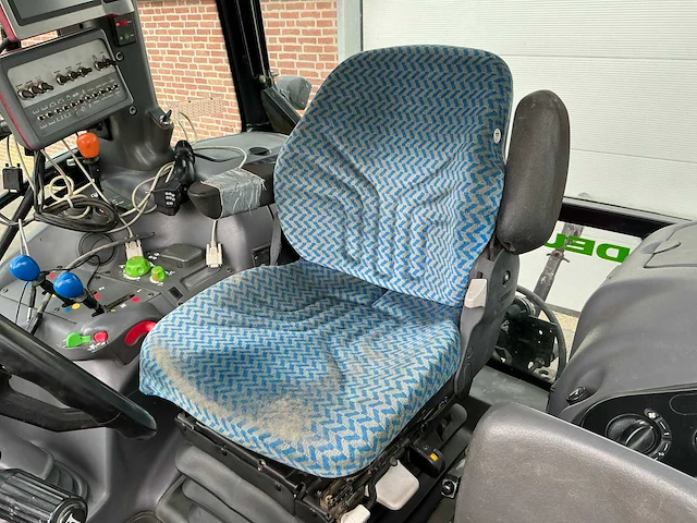 Deutz-fahr agrotron 85 vierwielaangedreven landbouwtractor - afbeelding 14 van  29
