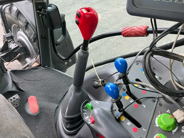 Deutz-fahr agrotron 85 vierwielaangedreven landbouwtractor - afbeelding 18 van  29