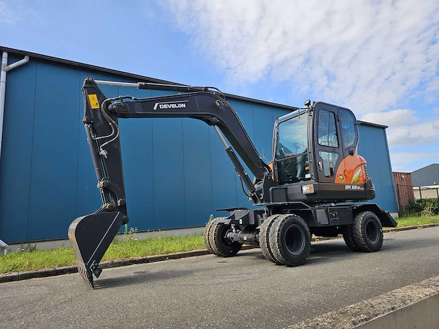 Develon - dx60wn eco-1 - wheeled excavator - 2024 - afbeelding 1 van  28