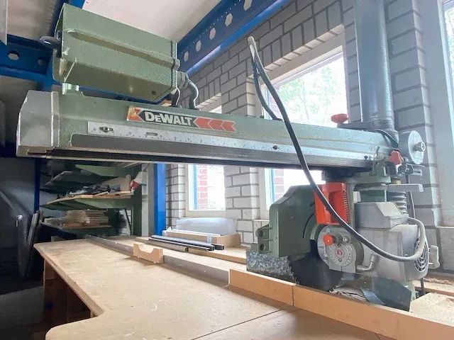Dewalt - 1600 s - radiaalafkortzaagmachine - 1989 - afbeelding 4 van  11