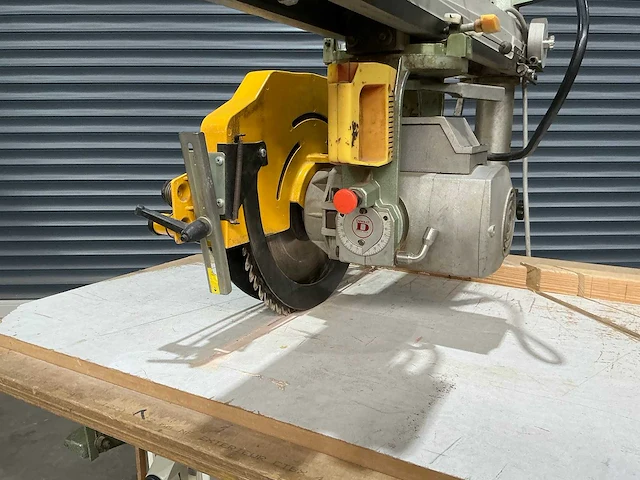Dewalt - 1600/s - radiaalafkortzaagmachine - afbeelding 9 van  12