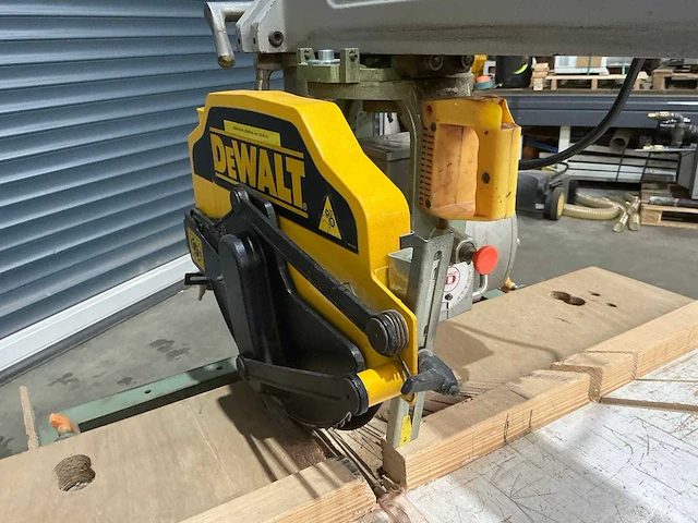 Dewalt - 1600/s - radiaalafkortzaagmachine - afbeelding 10 van  12
