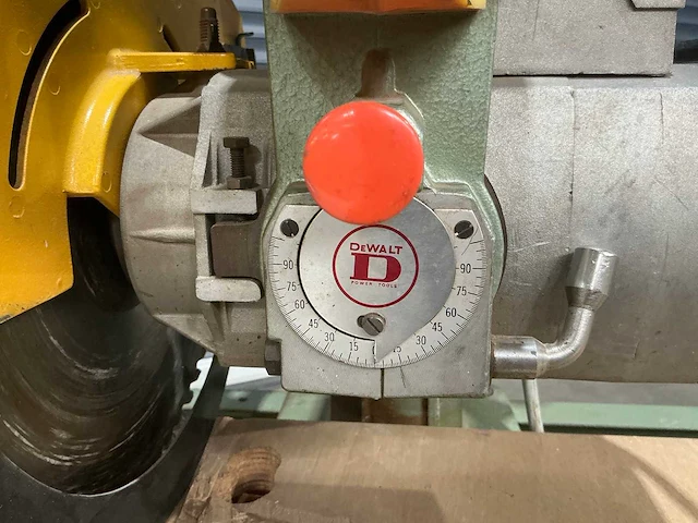 Dewalt - 1600/s - radiaalafkortzaagmachine - afbeelding 11 van  12