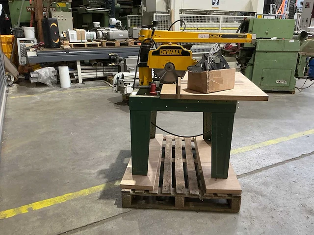 Dewalt - dw 722 - radiaalafkortzaagmachine - afbeelding 4 van  8