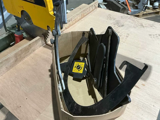 Dewalt - dw 722 - radiaalafkortzaagmachine - afbeelding 8 van  8